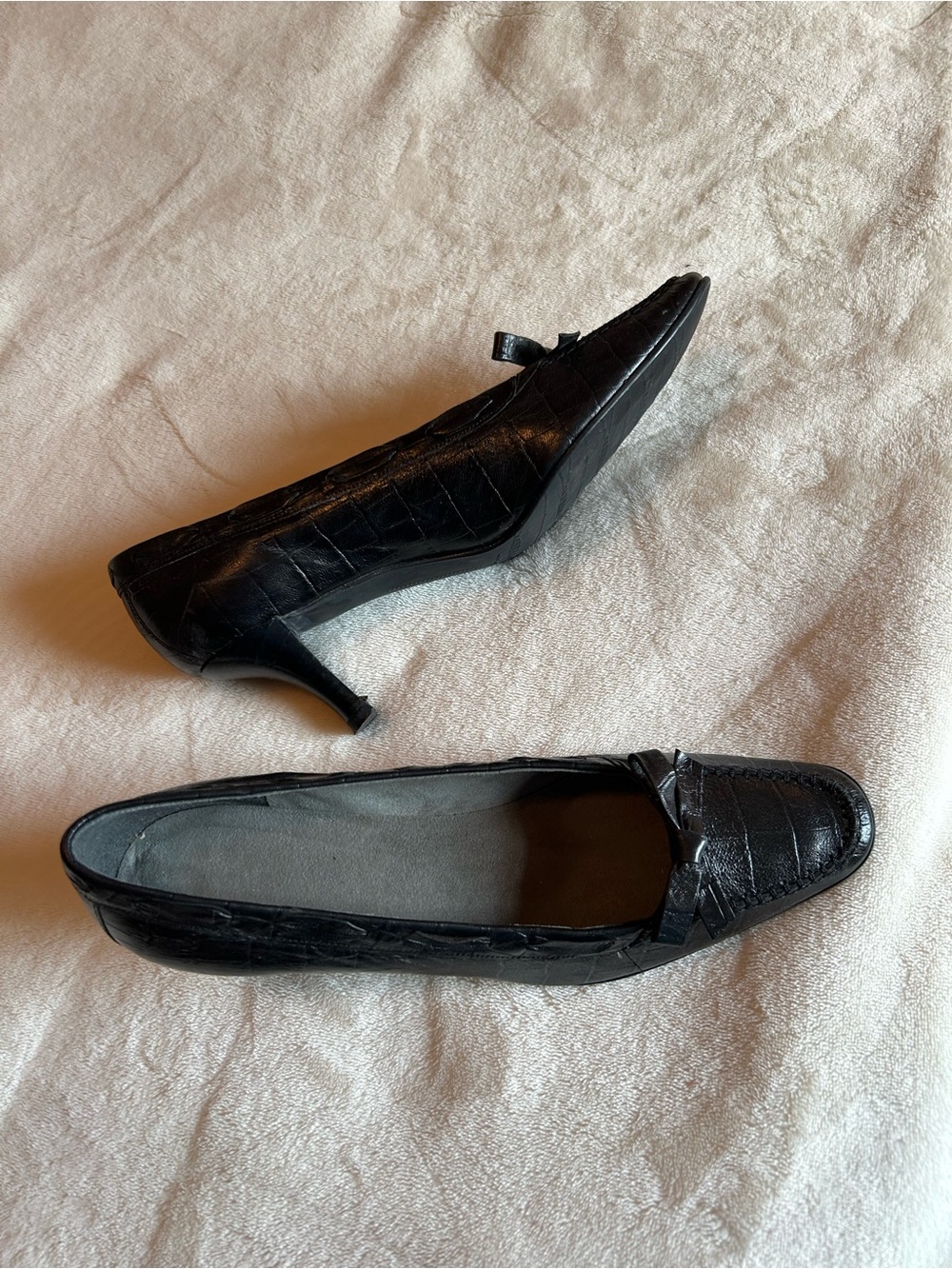 Stuart Weitzman Classic Kitten Heel Pumps with Bow